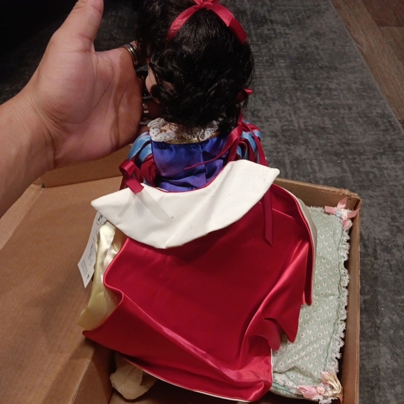 Vintage Snow White Robin Woods Vinyl Doll Snow Collectible Keepsake Decor 14 in - Picture 5 of 8